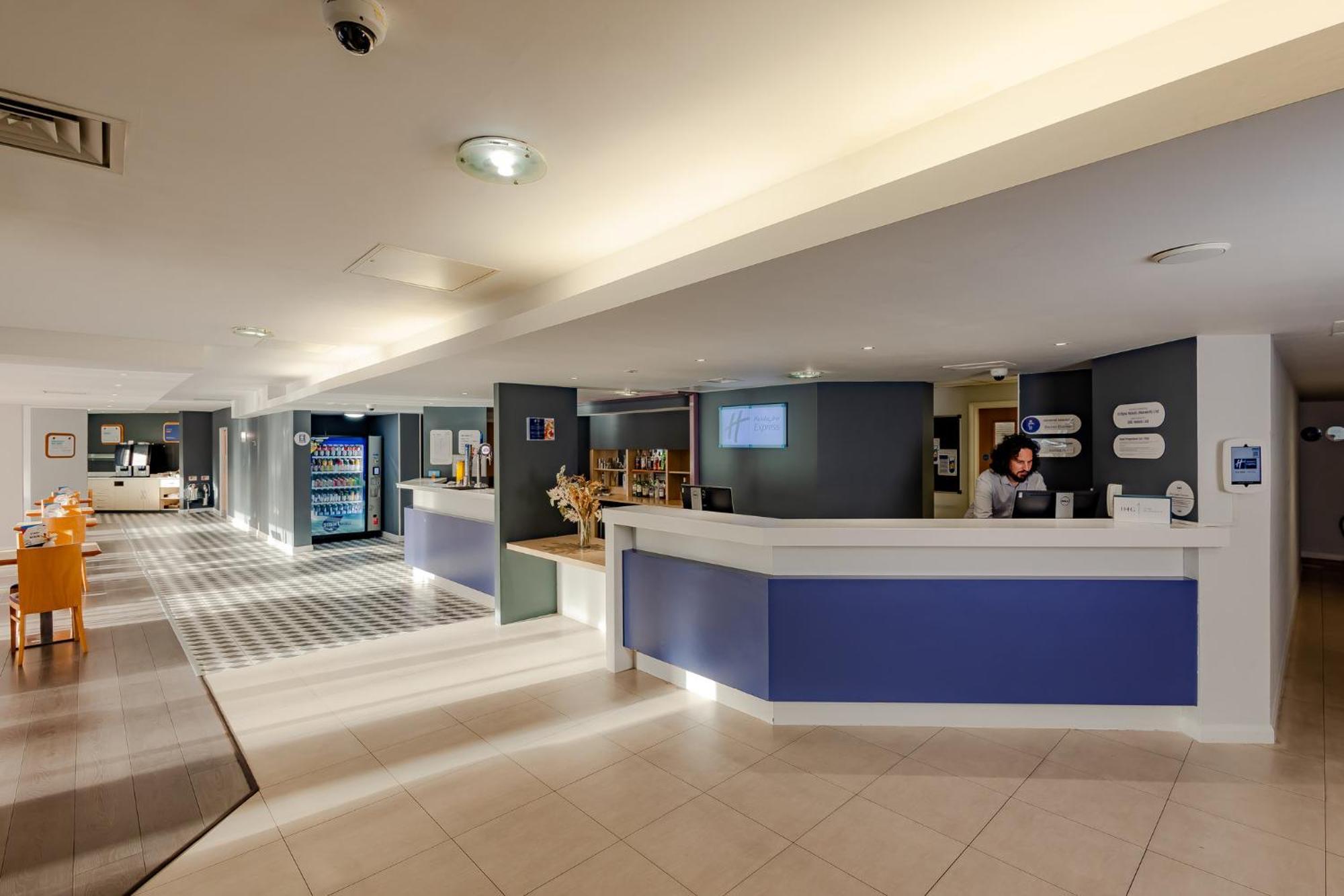 Holiday Inn Express Norwich By Ihg Drayton  Exterior photo